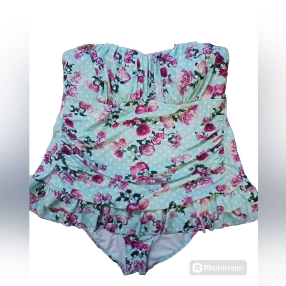 HOT TOPIC Mint Polka Dot & Floral Ruffle Skirt Swimsuit.  Womens Plus Size 3